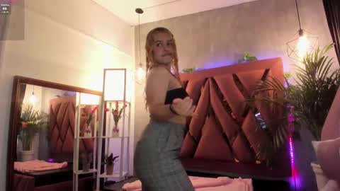 Snapshot of haelycute chatting on January 8, 11:32 am Haely online show from January 8, 11:32 am