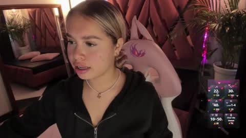 Snapshot of haelycute chatting on March 7, 11:18 am Haely online show from March 7, 11:18 am