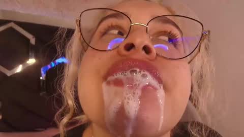 Snapshot of haelycute chatting on October 6, 12:41 am Haely online show from October 6, 12:41 am