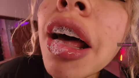 Snapshot of haelycute chatting on October 11, 10:58 am Haely online show from October 11, 10:58 am