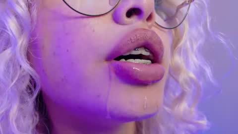 Haely online show from March 5, 6:20 am