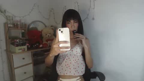 Snapshot of hailey_sweetcum77 chatting on April 13, 12:10 pm hailey_sweetcum77 online show from April 13, 12:10 pm