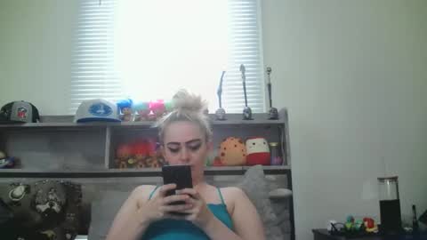 Snapshot of haileyakuma69 chatting on December 22, 8:47 pm Hailey and d online show from December 22, 8:47 pm
