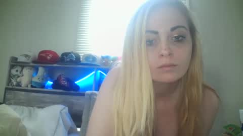 Snapshot of haileyakuma69 chatting on February 27, 8:42 pm Hailey and d online show from February 27, 8:42 pm