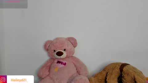 Snapshot of haileyduke chatting on February 16, 10:39 pm Hailey online show from February 16, 10:39 pm