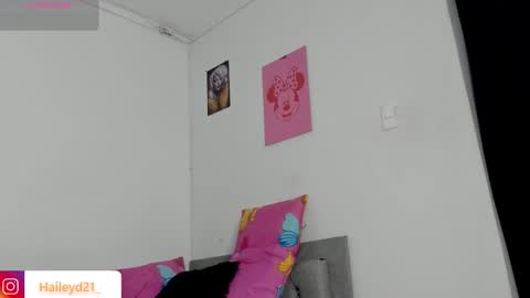 Snapshot of haileyduke chatting on February 18, 11:44 pm Hailey online show from February 18, 11:44 pm