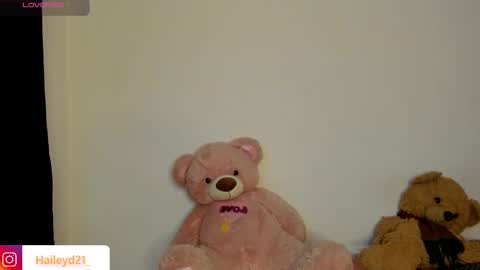 Snapshot of haileyduke chatting on March 27, 12:05 am Hailey online show from March 27, 12:05 am