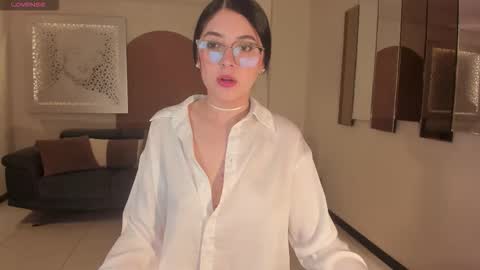 Snapshot of haileyross_ chatting on December 5, 12:03 pm Hailey online show from December 5, 12:03 pm