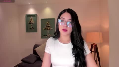 Snapshot of haileyross_ chatting on December 16, 12:10 pm Hailey online show from December 16, 12:10 pm