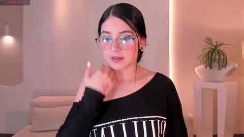 Snapshot of haileyross_ chatting on January 5, 5:27 pm Hailey online show from January 5, 5:27 pm