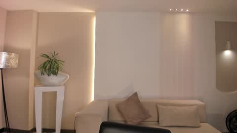 Snapshot of haileyross_ chatting on January 9, 11:24 am Hailey online show from January 9, 11:24 am