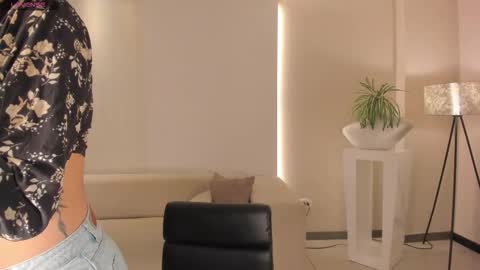 Snapshot of haileyross_ chatting on January 11, 11:26 am Hailey online show from January 11, 11:26 am