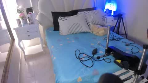 haileysans online show from March 27, 11:32 am