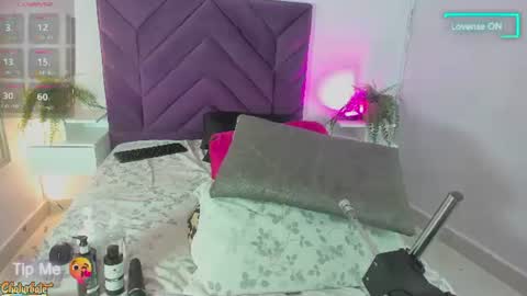 haileystonei online show from June 24, 11:42 am
