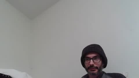 Snapshot of hailzeffn chatting on December 16, 12:04 am ZeffN online show from December 16, 12:04 am