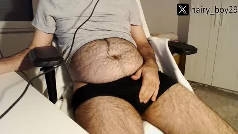 hairy_boy29 online show from November 3, 8:10 pm