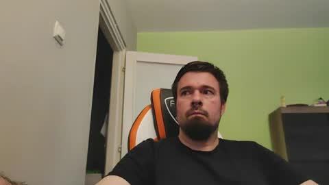 Snapshot of hairy_guy007 chatting on June 27, 5:34 am hairy_guy007 online show from June 27, 5:34 am