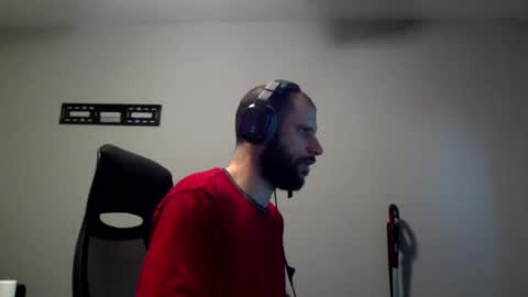 Snapshot of hairydadbod6 chatting on December 14, 12:55 pm hairydadbod6 online show from December 14, 12:55 pm