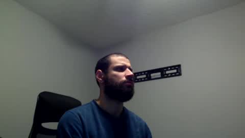 Snapshot of hairydadbod6 chatting on January 1, 12:11 am hairydadbod6 online show from January 1, 12:11 am