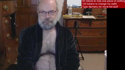HairyDaddyBear69 online show from May 5, 11:40 am