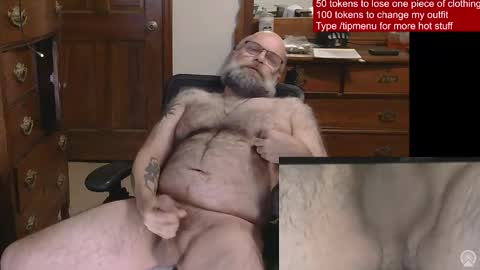 HairyDaddyBear69 online show from May 6, 1:14 am