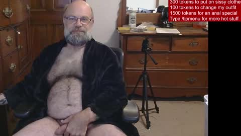 HairyDaddyBear69 online show from May 9, 12:10 pm