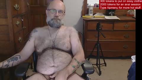 HairyDaddyBear69 online show from May 11, 12:44 pm