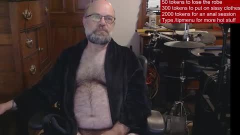 HairyDaddyBear69 online show from May 18, 11:05 am