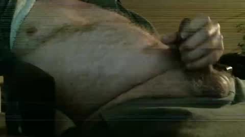 Snapshot of hairydude962 chatting on January 21, 4:43 am hairydude962 online show from January 21, 4:43 am