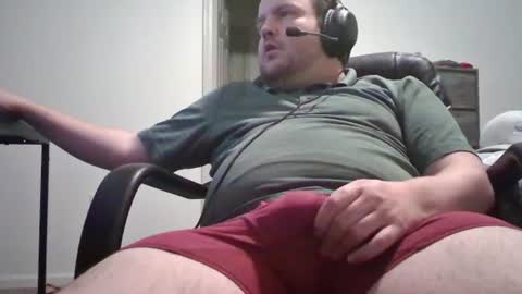 Snapshot of hairymikey chatting on June 15, 5:20 am hairymikey online show from June 15, 5:20 am