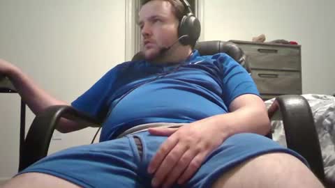 Snapshot of hairymikey chatting on June 18, 3:40 am hairymikey online show from June 18, 3:40 am
