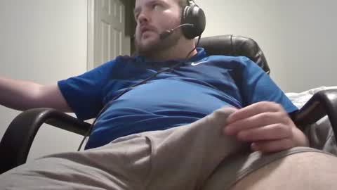 Snapshot of hairymikey chatting on July 8, 4:28 am hairymikey online show from July 8, 4:28 am