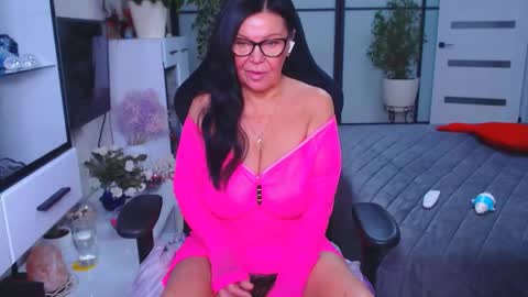 Snapshot of hairypussygranny chatting on November 16, 8:31 am Monika online show from November 16, 8:31 am