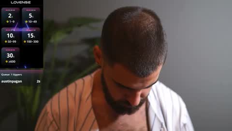 Snapshot of hairyrobxxx chatting on September 27, 5:29 pm HairyRobXxX online show from September 27, 5:29 pm