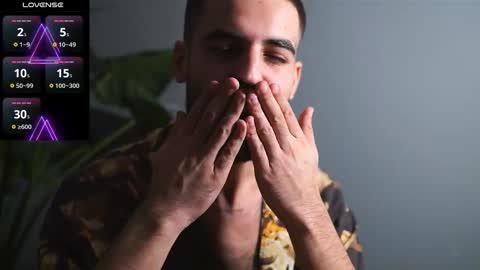 Snapshot of hairyrobxxx chatting on October 2, 3:41 pm HairyRobXxX online show from October 2, 3:41 pm