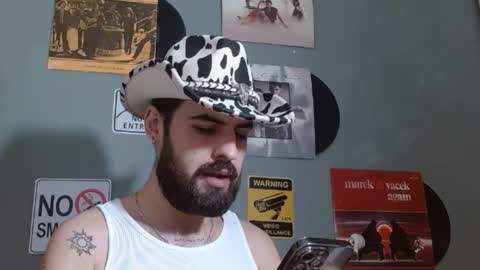 Snapshot of hairyrobxxx chatting on February 25, 4:38 pm HairyRobXxX online show from February 25, 4:38 pm