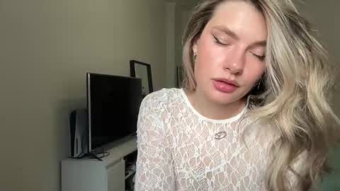 Snapshot of haley_rune chatting on February 15, 11:17 am haley_rune online show from February 15, 11:17 am