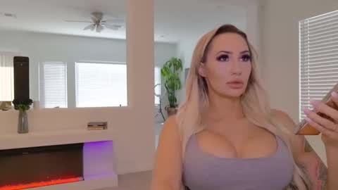 Halia Hill online show from October 15, 5:57 pm