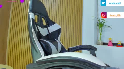 Snapshot of hall_anahiis chatting on February 14, 12:30 am Anahis online show from February 14, 12:30 am