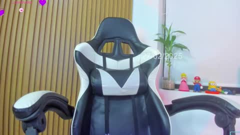 Snapshot of hall_anahiis chatting on February 28, 1:05 am Anahis online show from February 28, 1:05 am