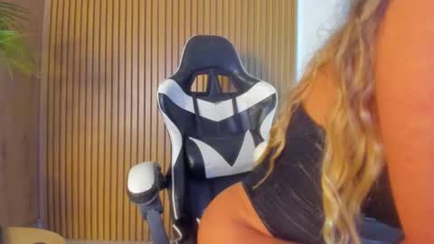 Snapshot of hall_anahiis chatting on October 7, 3:47 am Anahis online show from October 7, 3:47 am