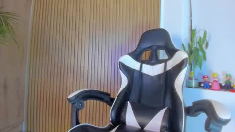 Snapshot of hall_anahiis chatting on October 14, 12:33 am Anahis online show from October 14, 12:33 am