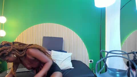 Halley Lorens online show from December 2, 7:20 pm