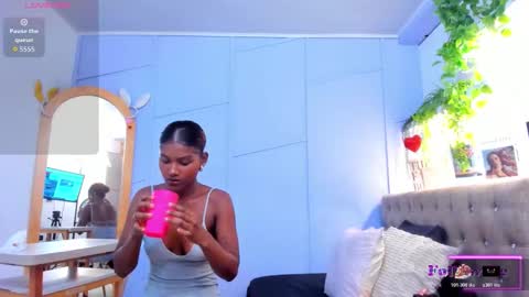 Halley Lorens online show from February 9, 7:51 pm