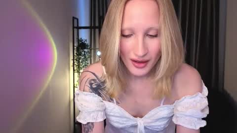 Snapshot of halohush chatting on October 18, 1:56 pm Call me Bianca online show from October 18, 1:56 pm