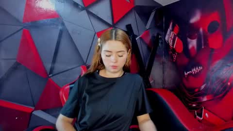 Hana and Zeta online show from December 20, 12:45 pm