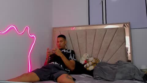 Snapshot of hana_and_zeta chatting on March 3, 3:34 am Hana and Zeta online show from March 3, 3:34 am