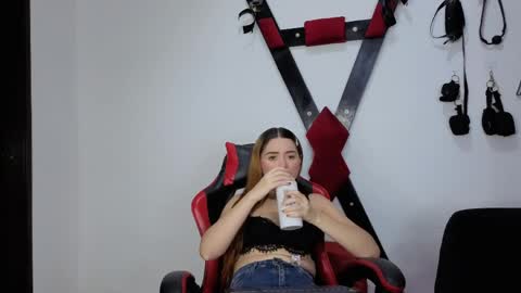 Snapshot of hana_and_zeta chatting on April 2, 12:36 pm Hana and Zeta online show from April 2, 12:36 pm