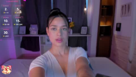 Snapshot of hanaa_evanss chatting on December 3, 11:24 pm Hanna Everyday From 1430 to 2130 Col Time online show from December 3, 11:24 pm