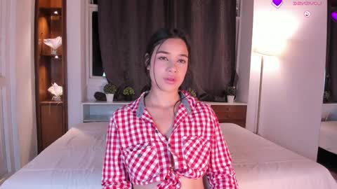 Snapshot of hanaa_evanss chatting on December 21, 1:47 am Hanna Everyday From 1430 to 2130 Col Time online show from December 21, 1:47 am
